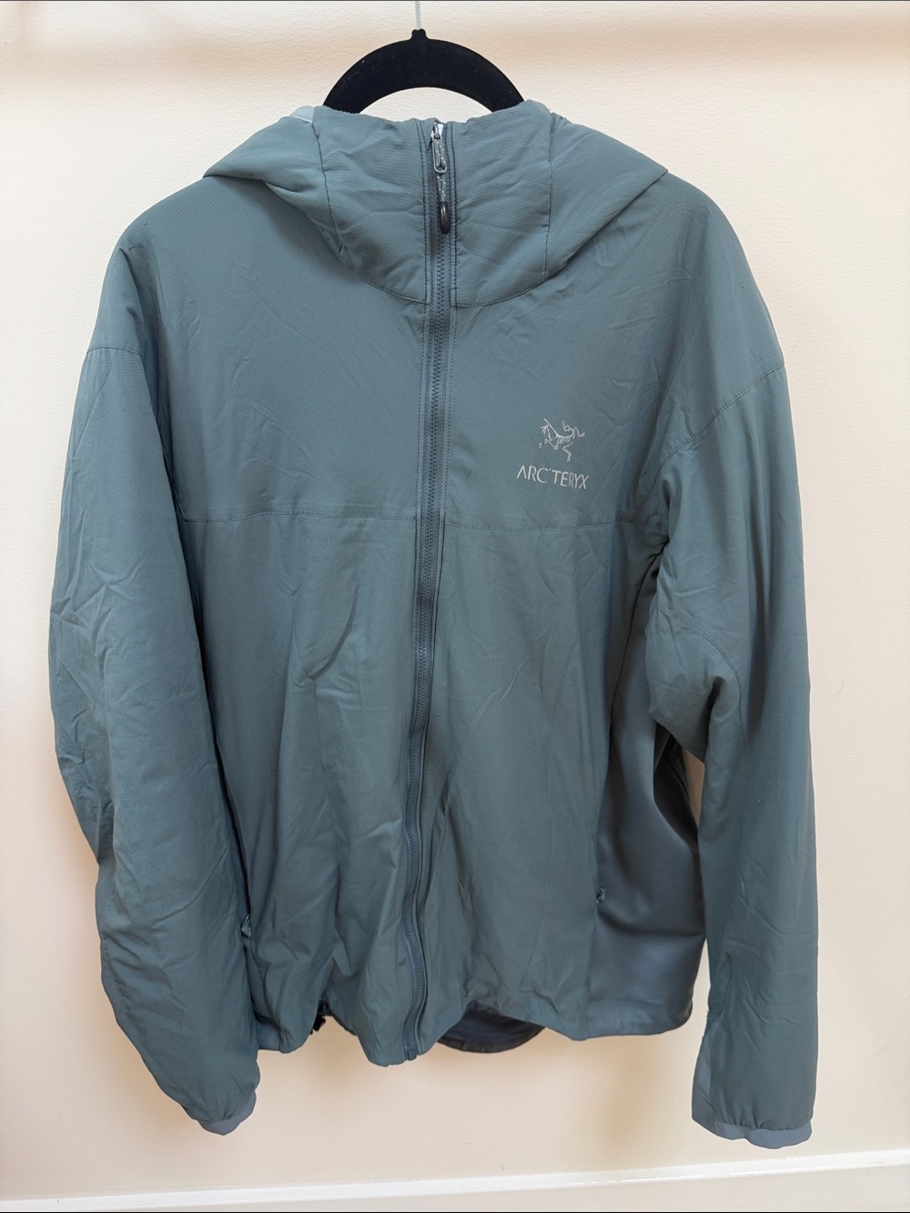 Arc'teryx Men's Hooded Lightweight Jacket — Dusty Teal